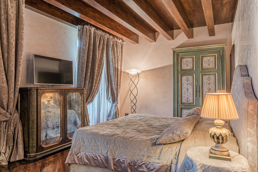 Фото Bar Vitelli Charming Suites