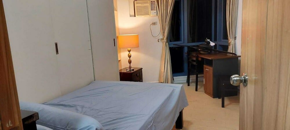 Фото Roxas Blvd Ermita Studio Us Embassy Mla