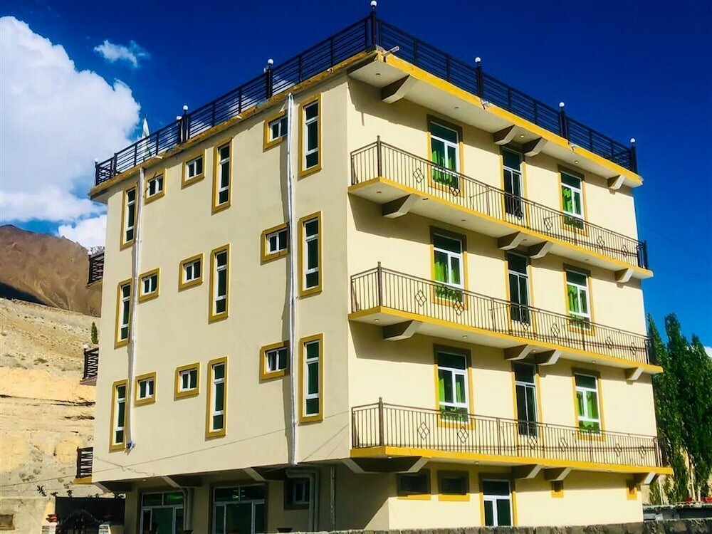 Фото отеля 2