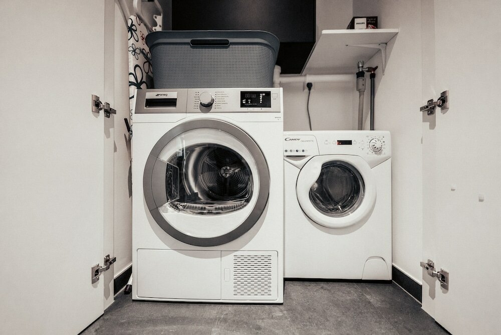 Фото Bright Chic 1br Apt w Balc & Prkg