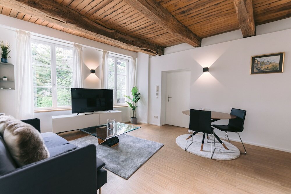 Фото Exquisite 1br Apt in Old Town w Balcony