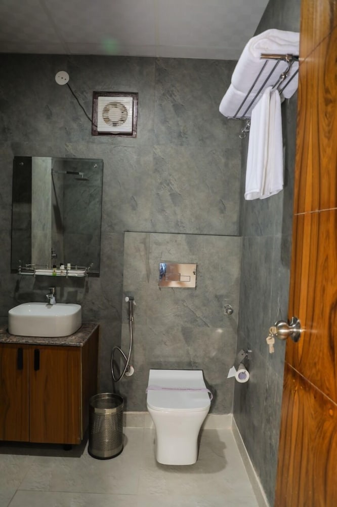 Фото Sarla Hotel Inn