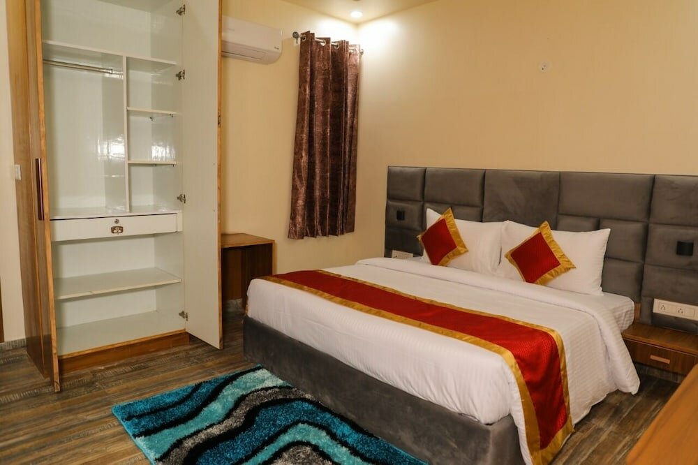 Фото Sarla Hotel Inn