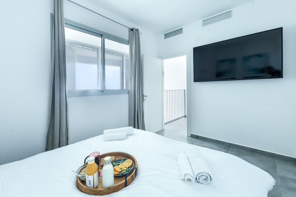 Фото Luxe Apt in Top Tel Aviv Neighborhood