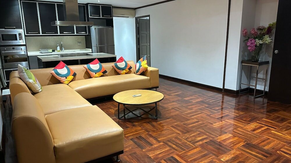 Фото Omni Tower Direct Rooms Sukhumvit Soi 4