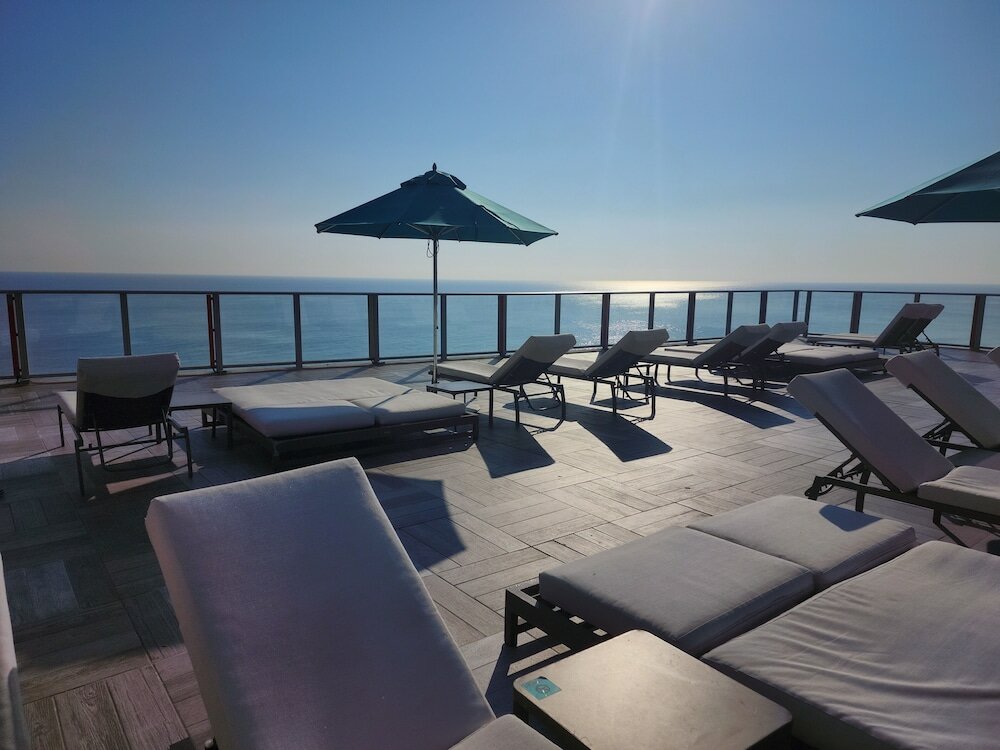 Фото Beachfront Condos at HR by Cielo Stays