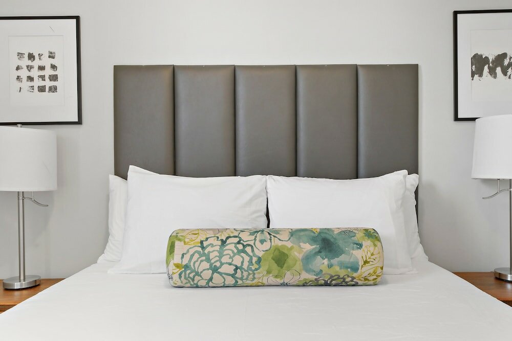 Фото 3br Comfy & Bright Apt in North Center