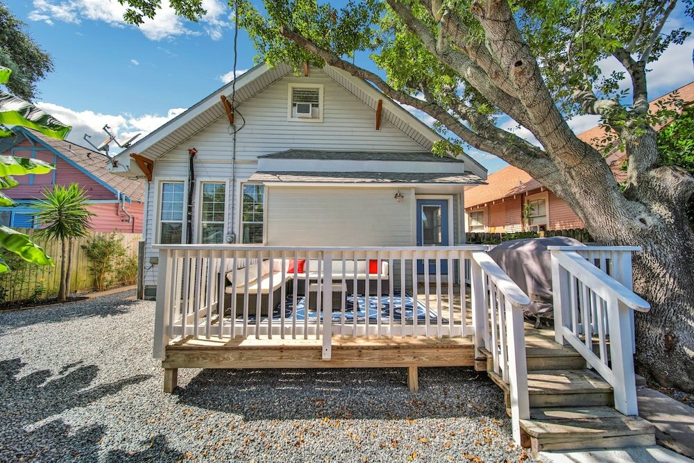 Фото The Bikini Bungalow