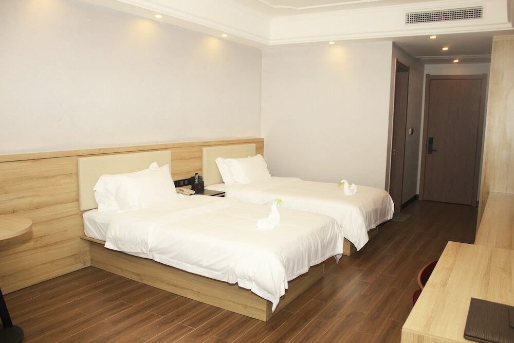 Фото G. C Royal Hotel