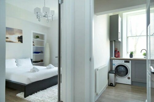 Гостиница Bright 2 Bedroom Flat Next to Meadows Park в Эдинбурге