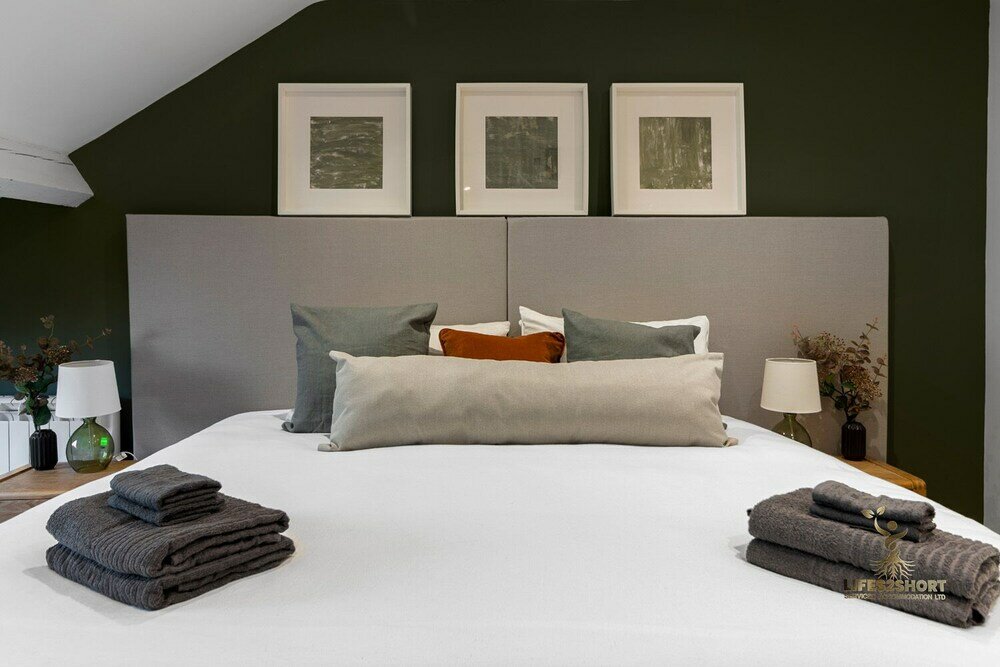 Фото Luxe Courtyard Apt - Exeter City Centre