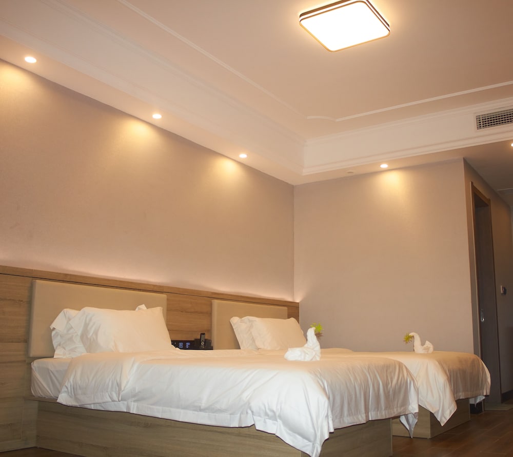 Фото G. C Royal Hotel