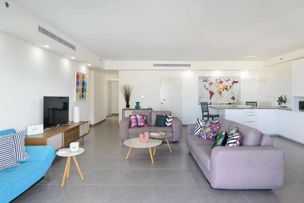 Фото Апартаменты Deluxe & Terrace with City Overview by FeelHome