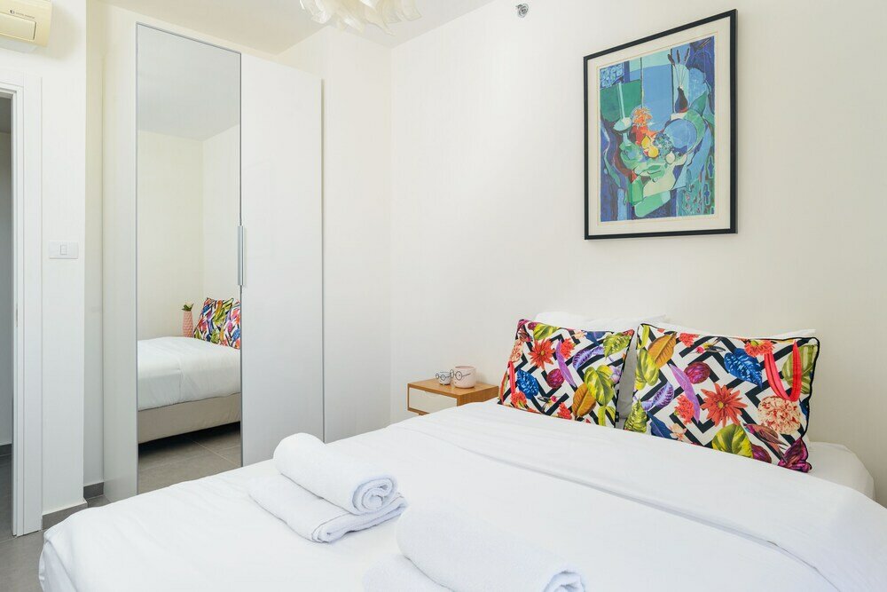 Фото Апартаменты Deluxe & Terrace with City Overview by FeelHome