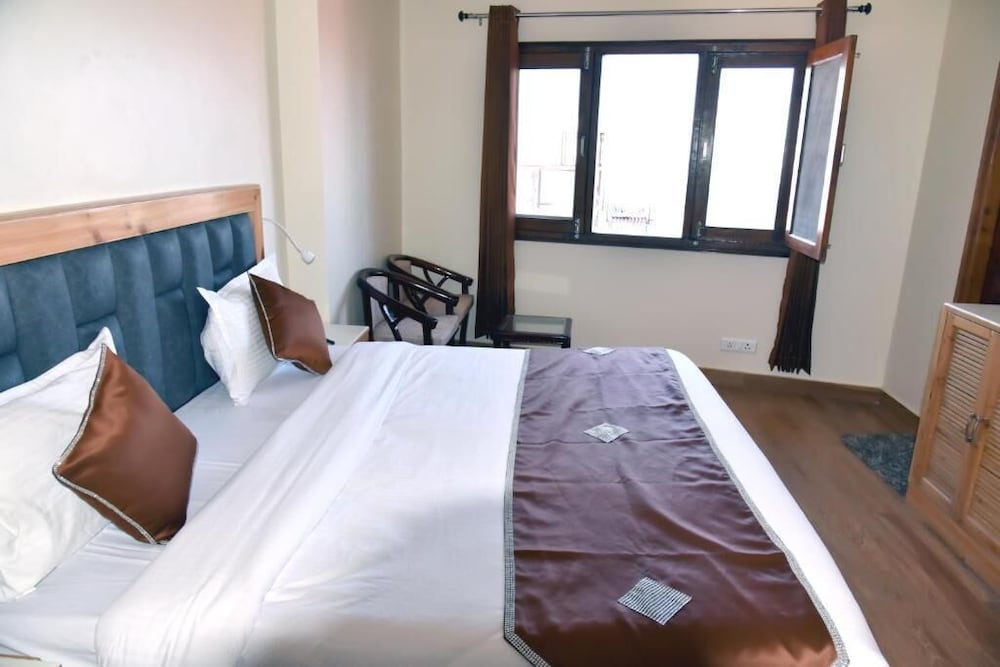 Фото Hotel Uphar