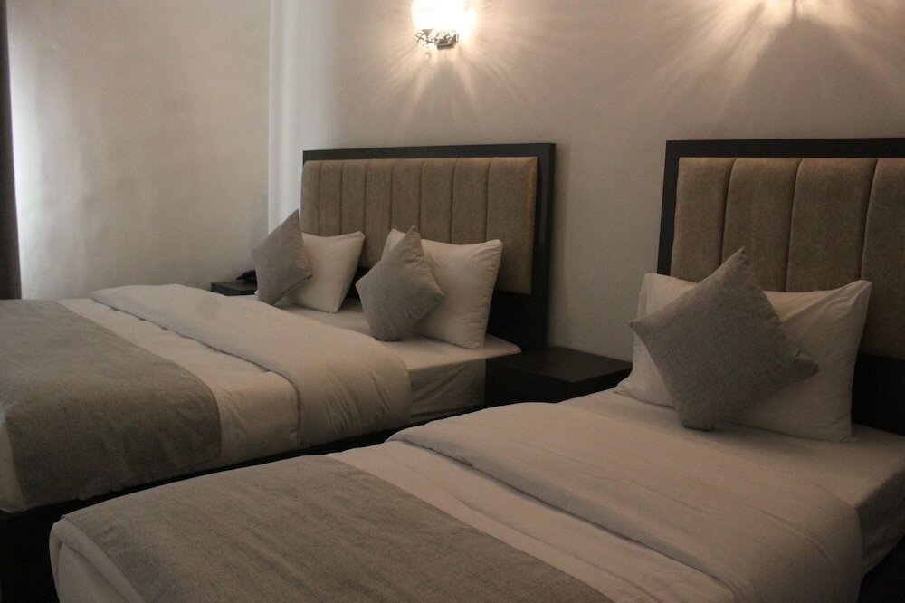 Фото Holiday Season Hotel