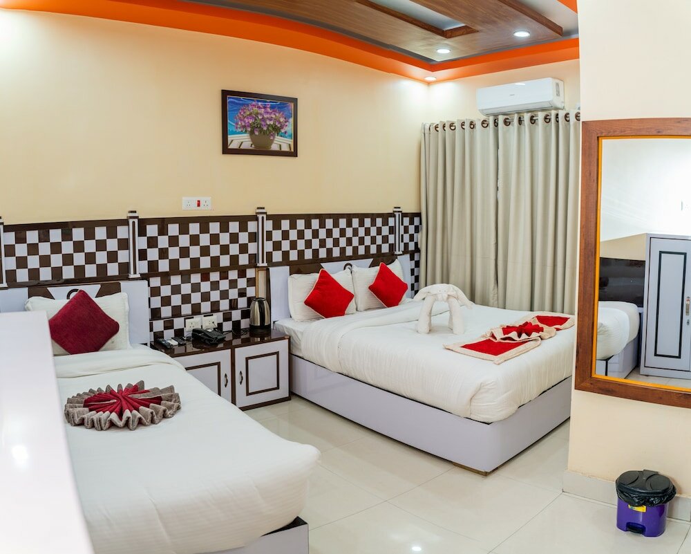 Фото Hotel Janmabhumi