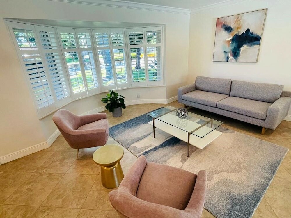 Фото Luxurious 3br Pool House. Lovely Place