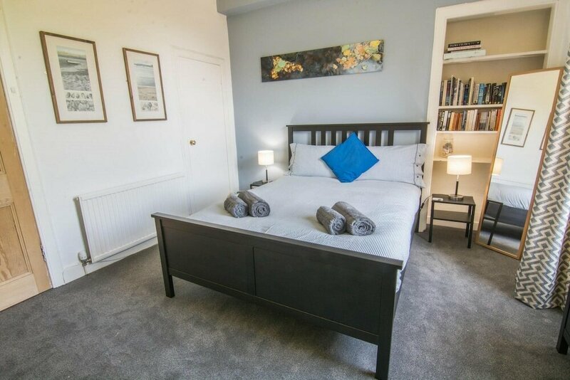 Гостиница 426 Homely 1 Bedroom Apartment in Leith в Эдинбурге