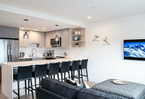 Гостиница Switchback Suite by Revelstoke Vacations