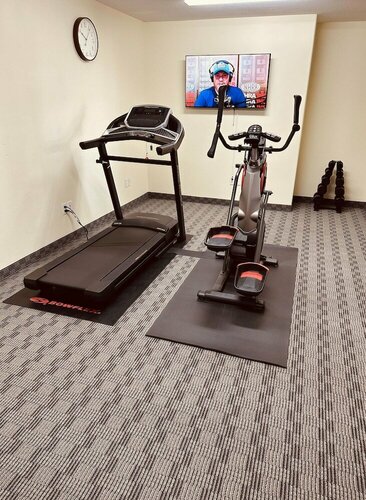 Гостиница Aurora Park Inn & Suites в Досон-Крик