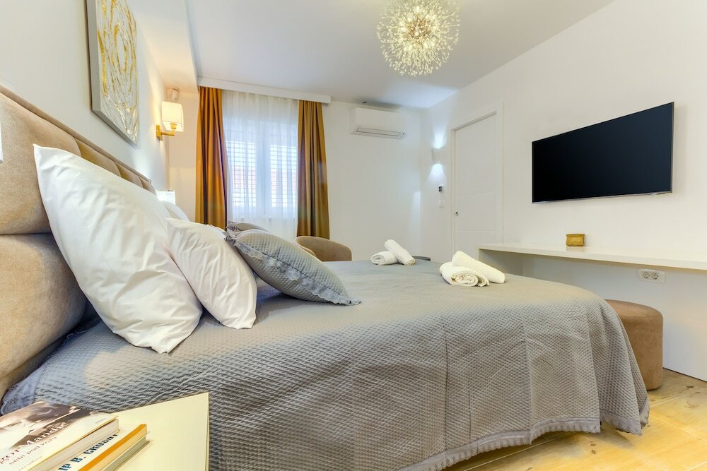 Фото Irini Luxury Rooms