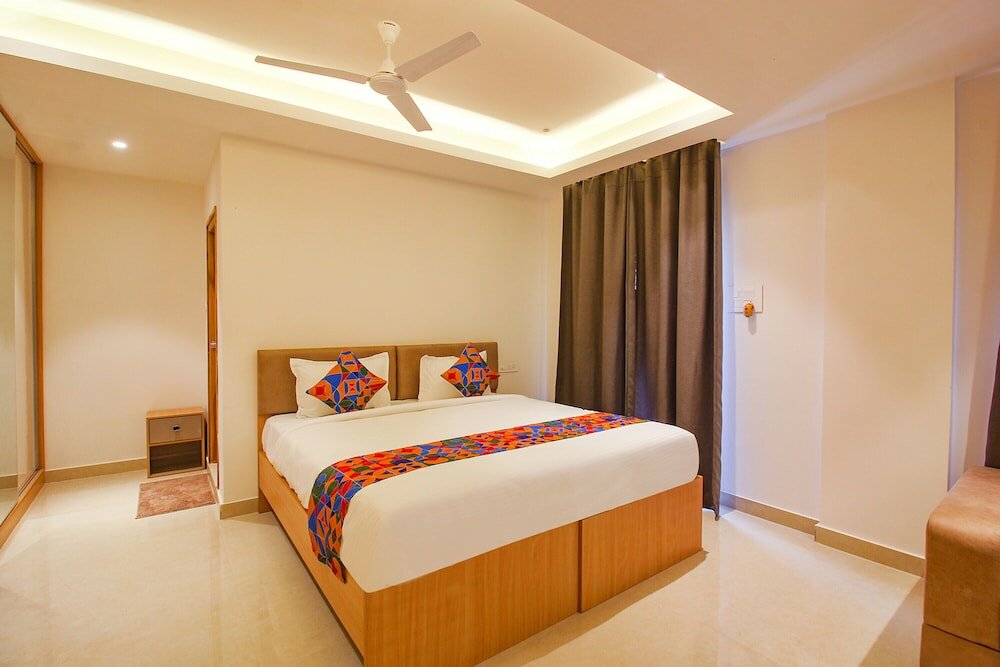 Фото Fabhotel Western Suites