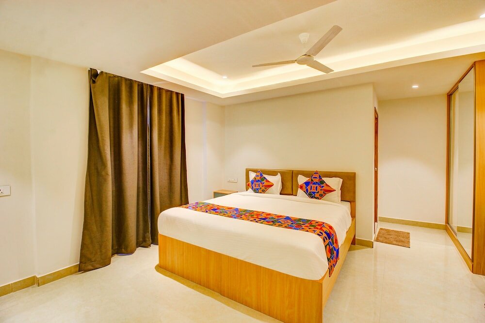 Фото Fabhotel Western Suites