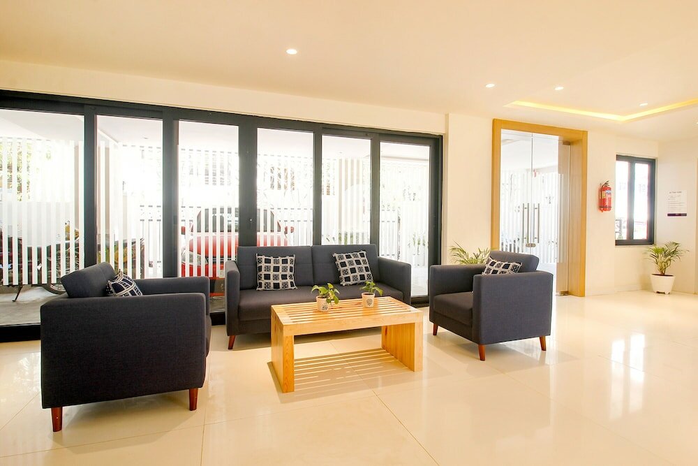 Фото Fabhotel Western Suites