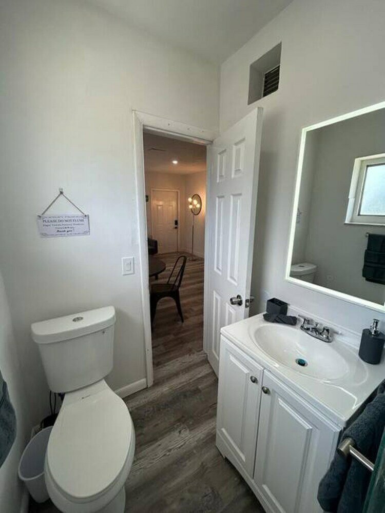 Фото Building next to CocoWalk & Brickell