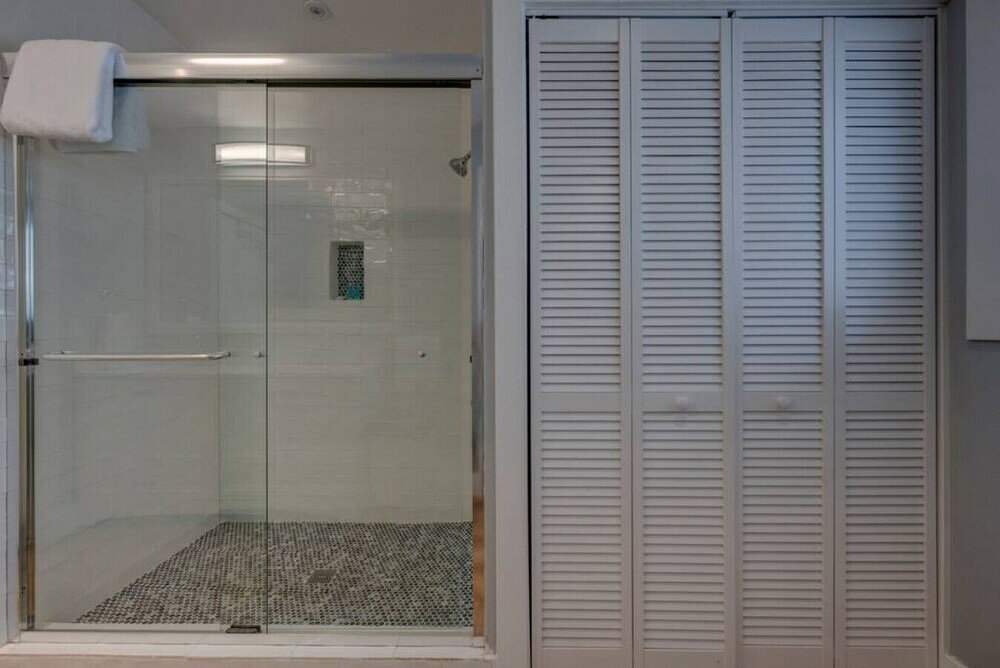 Фото Spacious 1br Cozy Cabin with Patio & Extra Bed