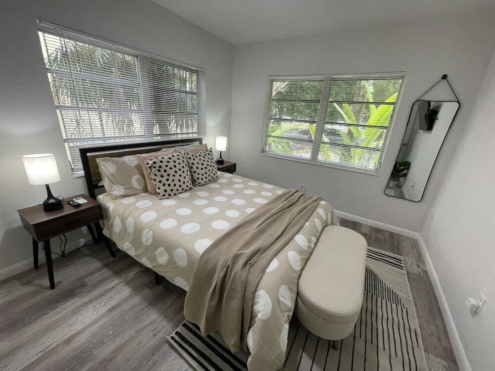 Фото Building next to CocoWalk & Brickell