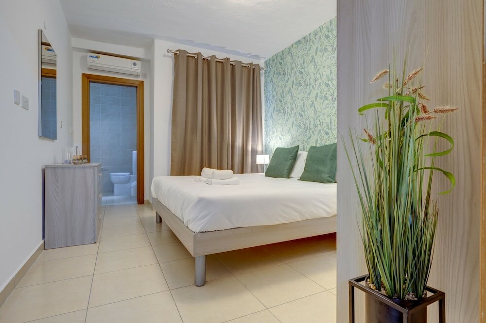 Фото Sliema Tigne Suites