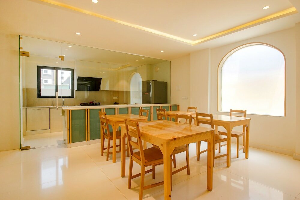 Фото Fabhotel Western Suites