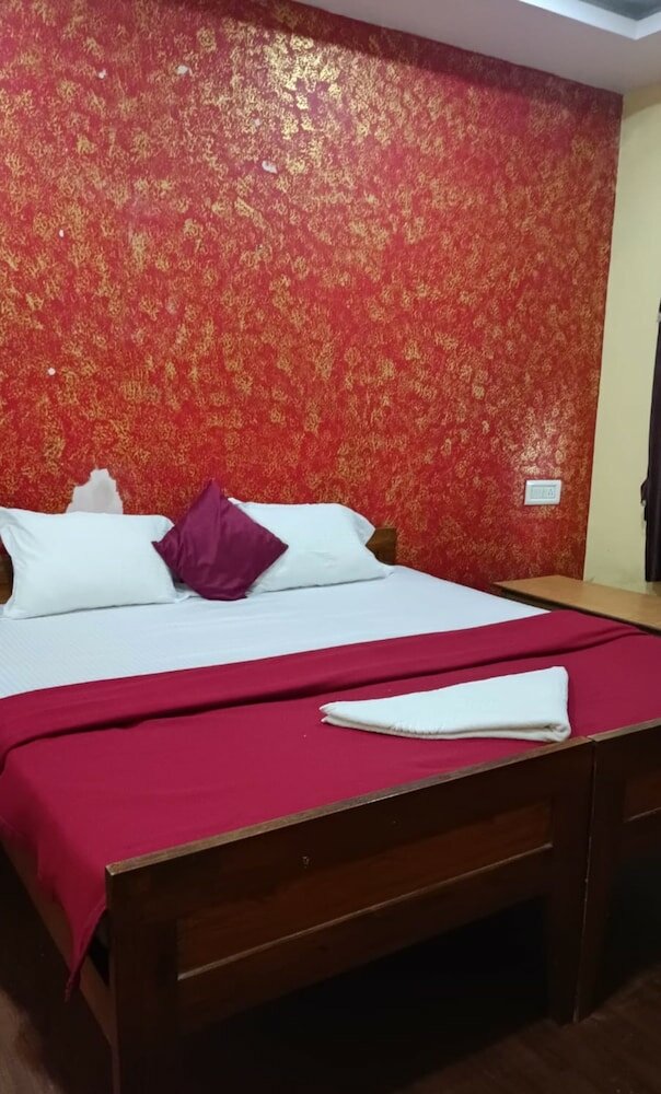 Фото Goroomgo Basera Inn Puri