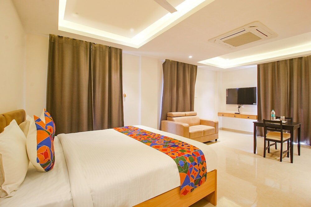 Фото Fabhotel Western Suites