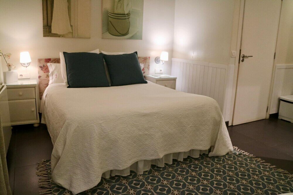 Фото Hostal B&b Poblenou