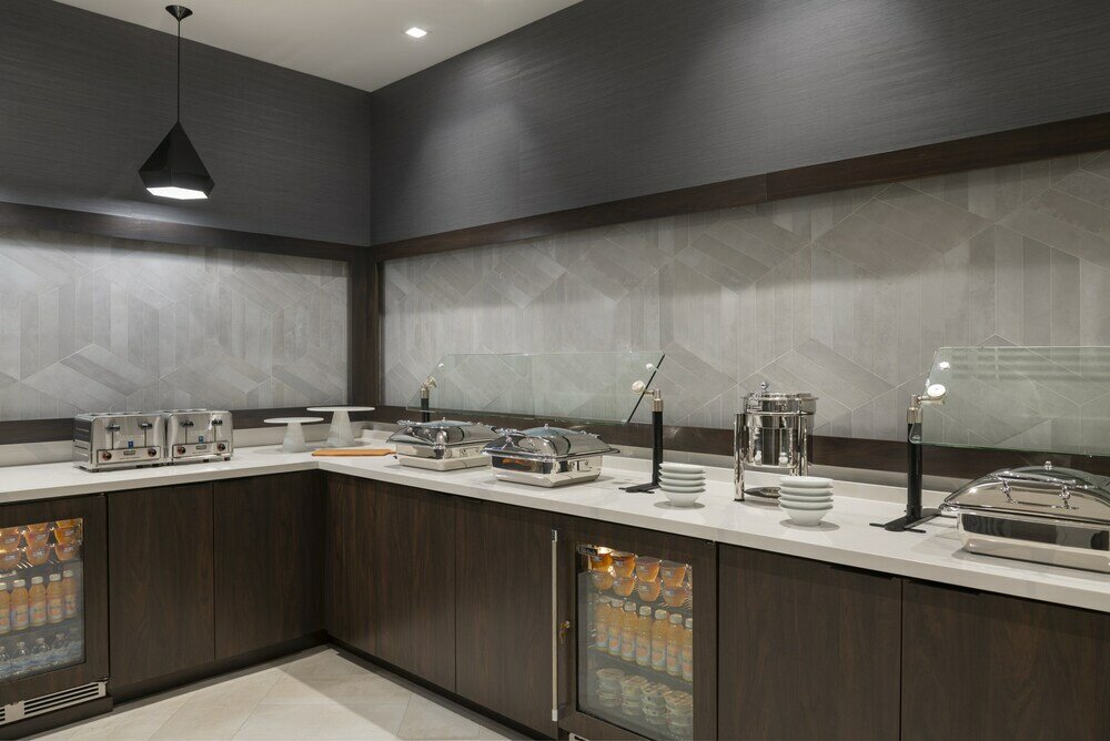 Фото Holiday Inn Express Boston Logan Airport - Revere, an Ihg Hotel