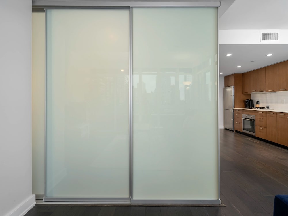 Фото Sterling Suites - Yaletown