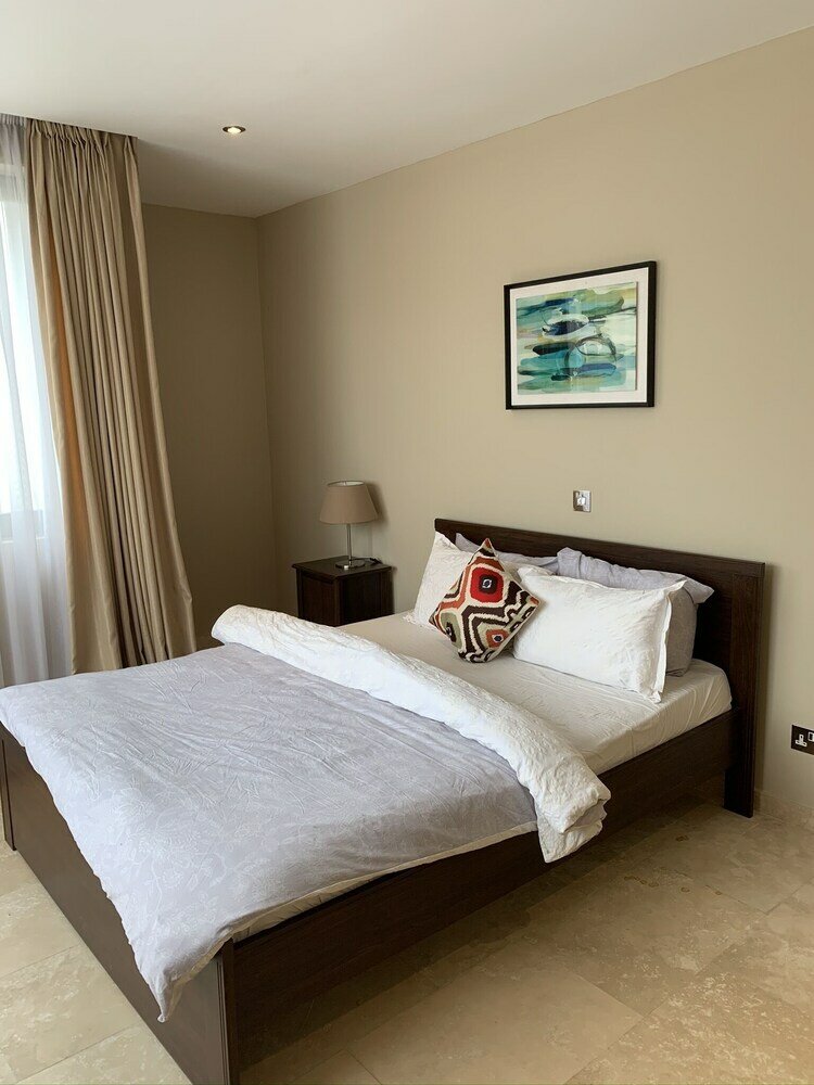 Фото Euneva Court Townhouses - Bentley Place