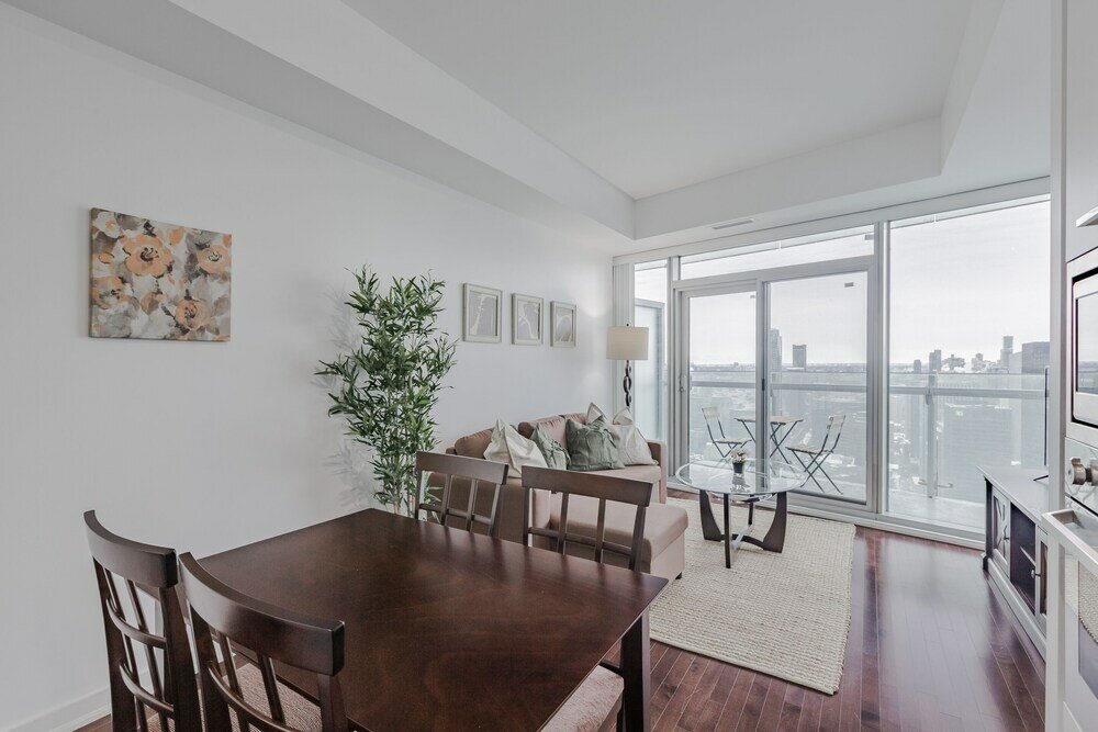 Фото Sterling Suites - Financial District