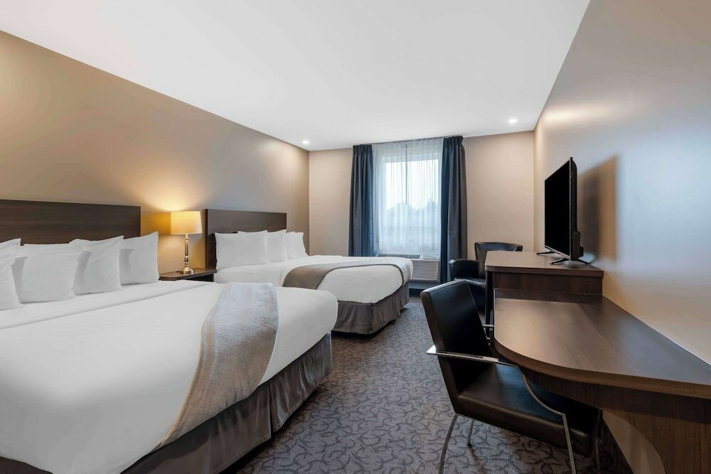 Фото Villa Inn & Suites SureStay Collection by Best Western