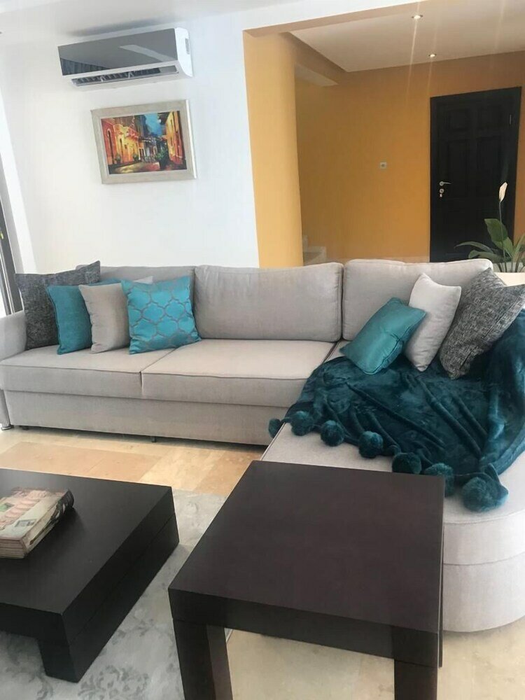 Фото Euneva Court Townhouses - Bentley Place