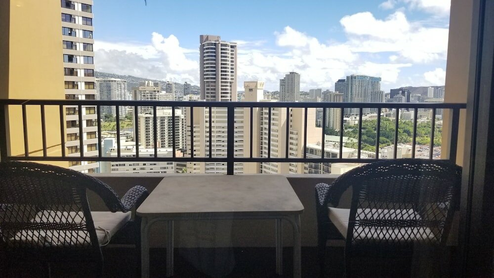 Фото Spacious Condos With Private Balcony at Discovery Bay - Free Wifi, Near Beaches!