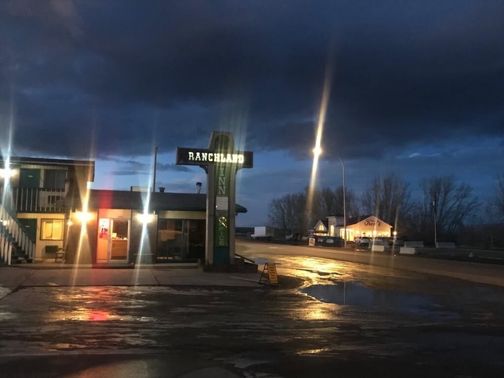 Фото Ranchland Inn