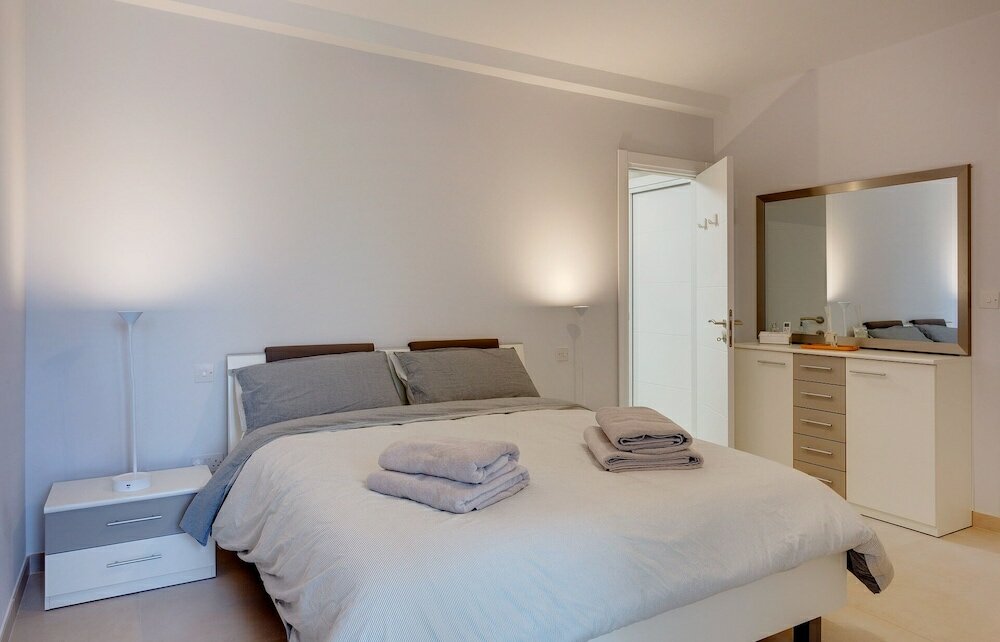 Фото Brand New Designer Finished Apartment, Central Location