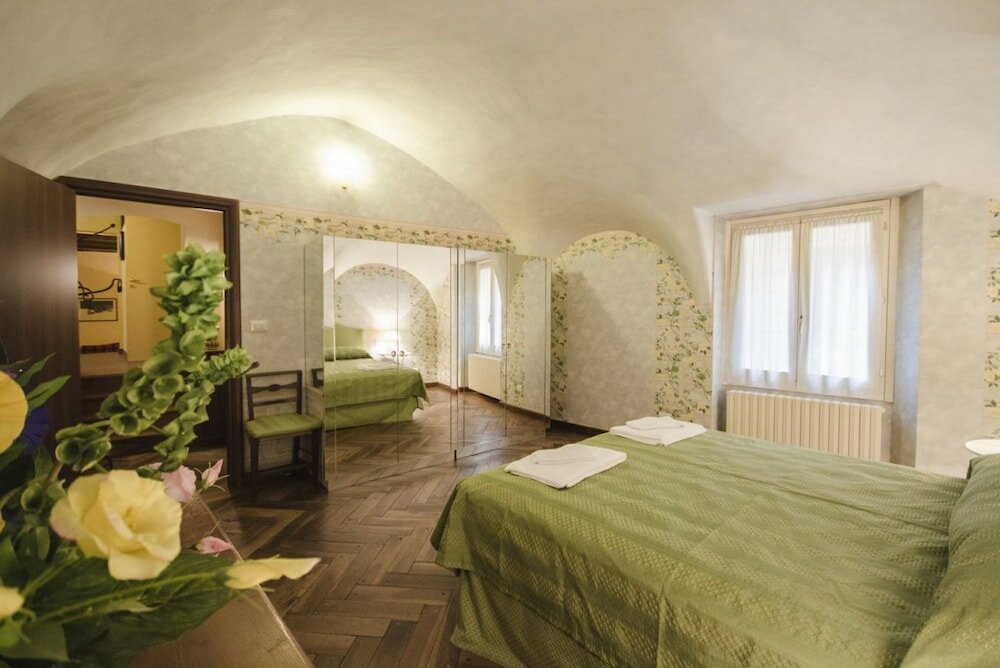 Фото Garisenda Lodge