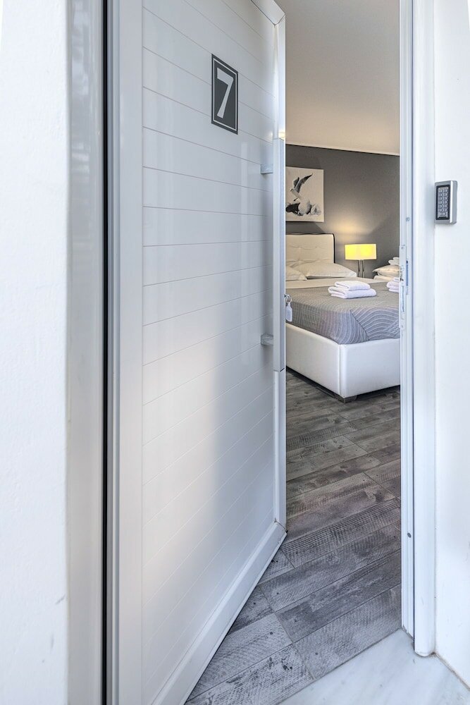 Фото Comfort Stay Airport Studios - Free shuttle from the Athens Airport