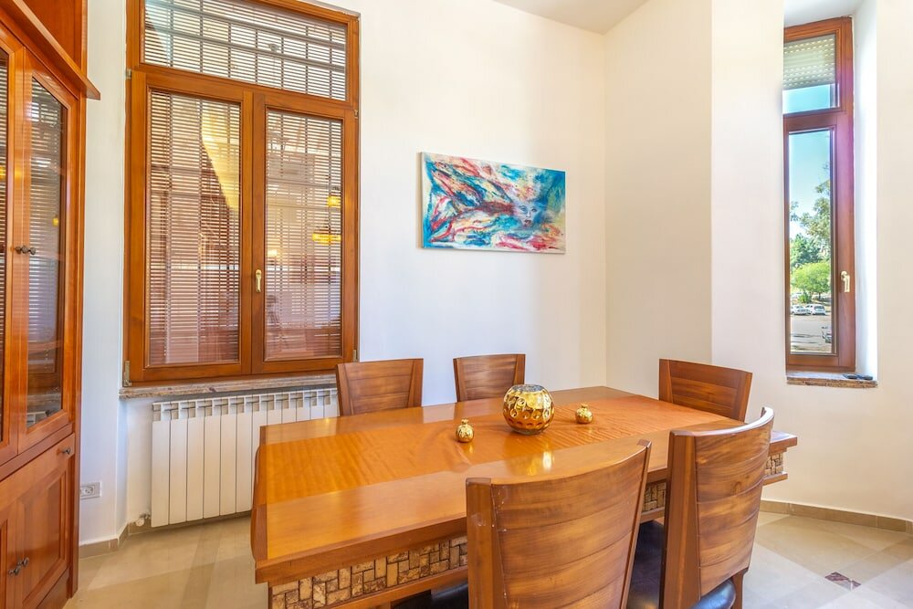 Фото Art apartment in Mamila