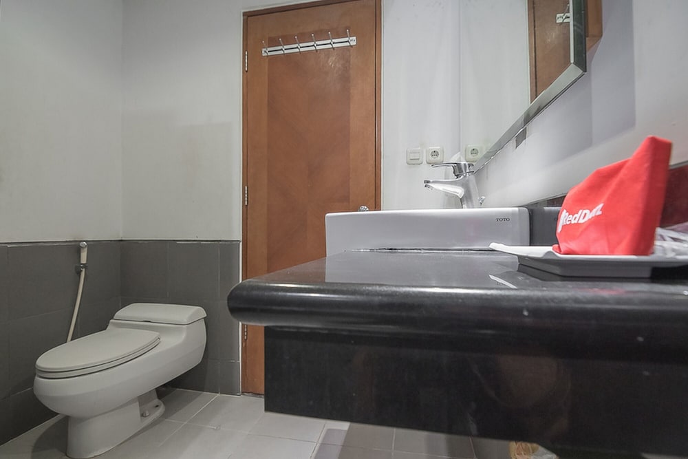 Фото RedDoorz Premium near Paris Van Java Mall